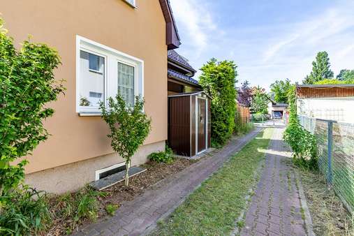 Auffahrt - Zweifamilienhaus in 12487 Berlin mit 208m² kaufen