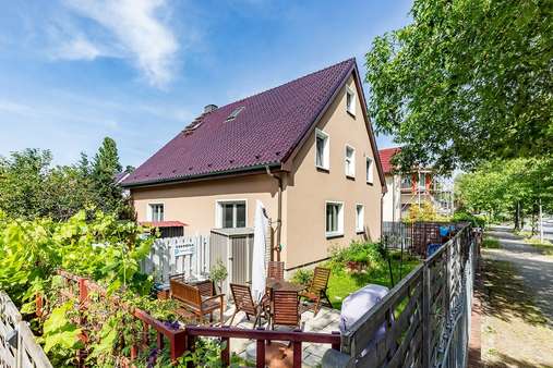 Vorgarten - Zweifamilienhaus in 12487 Berlin mit 208m² kaufen