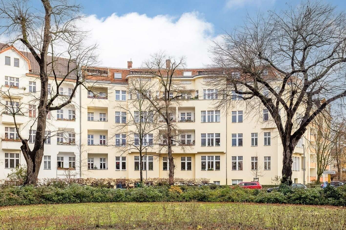 Hausansicht - Dachgeschosswohnung in 12103 Berlin mit 85m² kaufen