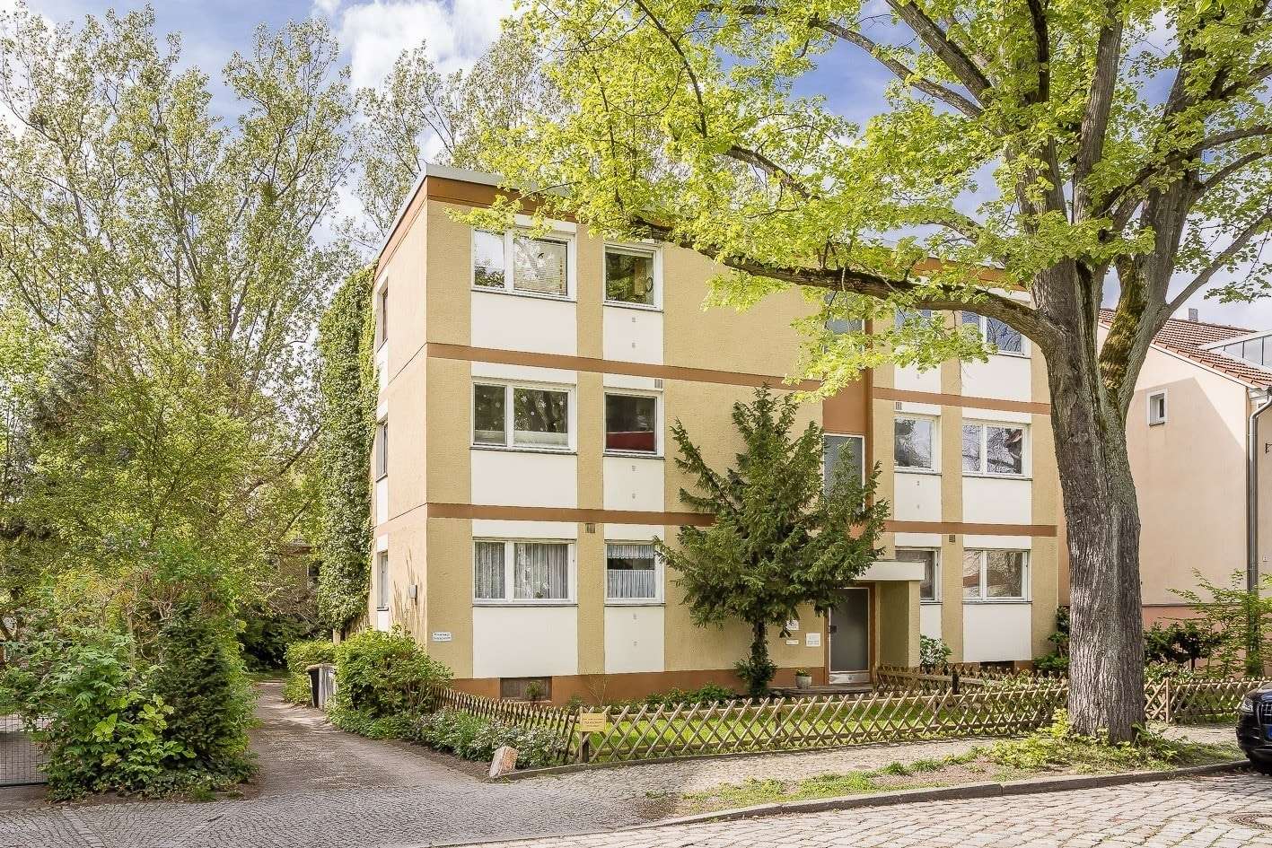 Haus Außenansicht - Erdgeschosswohnung in 14165 Berlin mit 42m² kaufen