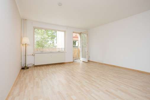 Zimmer mit Balkonzugang - Erdgeschosswohnung in 14165 Berlin mit 42m² kaufen