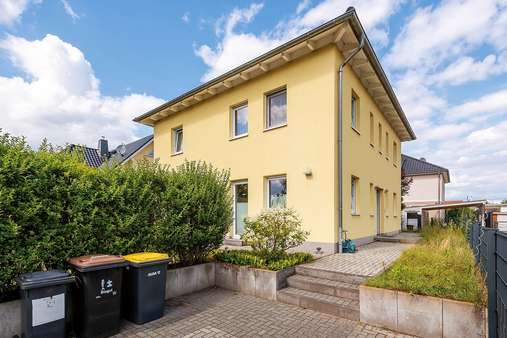 Außenansicht - Einfamilienhaus in 13127 Berlin mit 163m² kaufen
