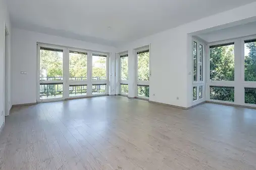 Bezugsfreie 3-Zimmer-Wohnung nahe des Schweizerhofparks..