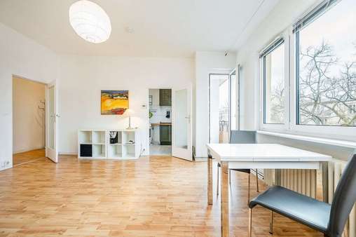 Wohnzimmer - Etagenwohnung in 12159 Berlin mit 36m² kaufen