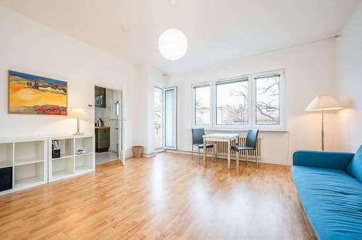 Wohnzimmer - Etagenwohnung in 12159 Berlin mit 36m² kaufen