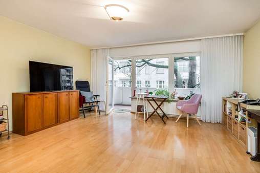 Wohnzimmer Wohnzimmer - Etagenwohnung in 10625 Berlin mit 59m² kaufen