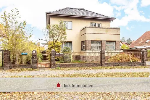 Sanierungs. Wohnhaus in Mahlsdorf-Nord mit attraktivem Grundstück