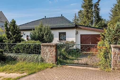 Toreinfahrt Garage - Einfamilienhaus in 15366 Neuenhagen bei Berlin mit 90m² kaufen
