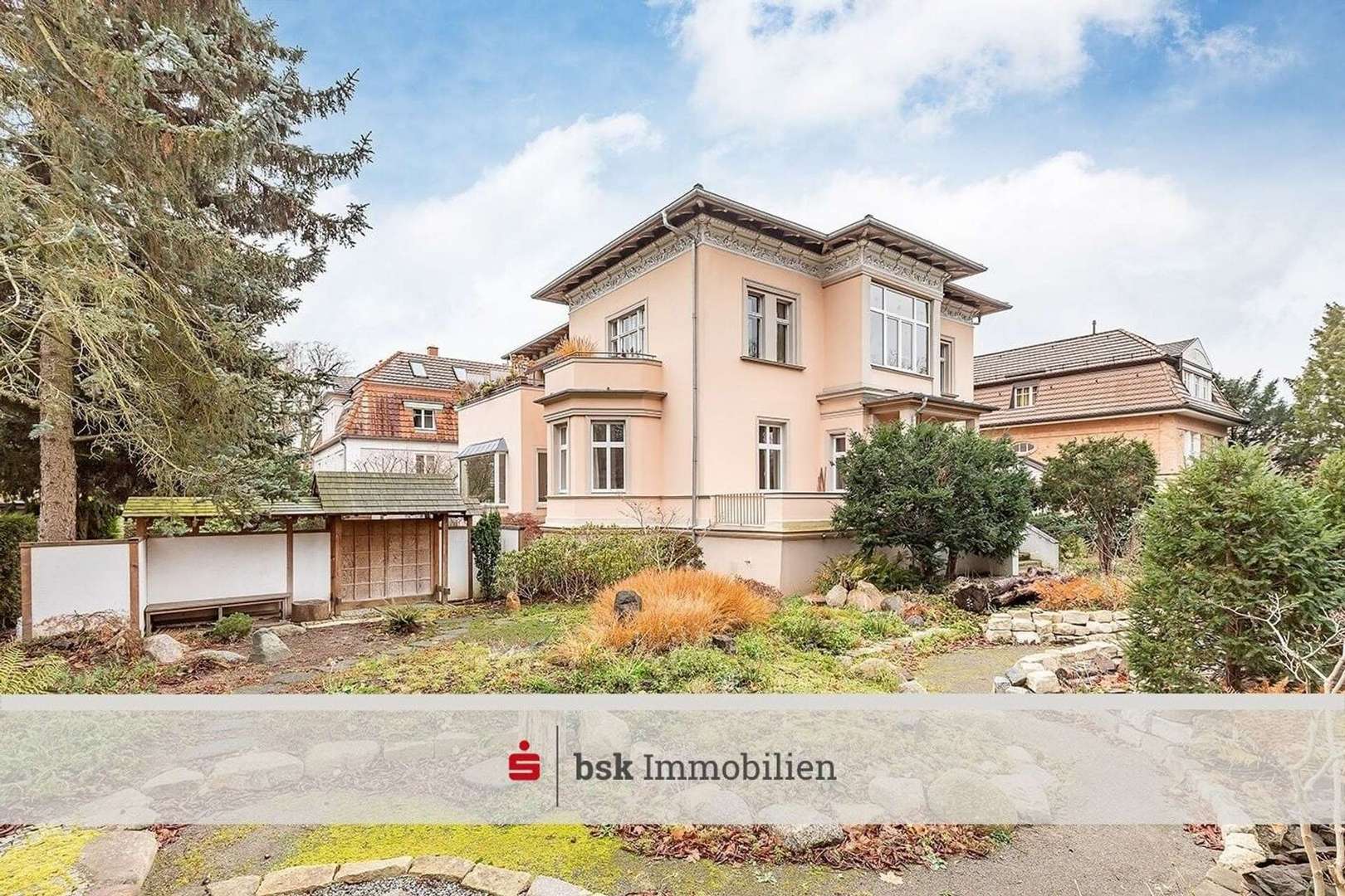 Hausansicht mit Garte - Souterrain-Wohnung in 12207 Berlin mit 137m² kaufen