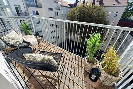 Balkon zum Innenhof - Dachgeschosswohnung in 13347 Berlin mit 99m² kaufen