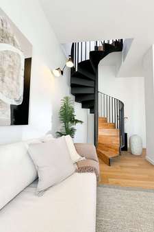 Blick zur Treppe - Dachgeschosswohnung in 13347 Berlin mit 99m² kaufen