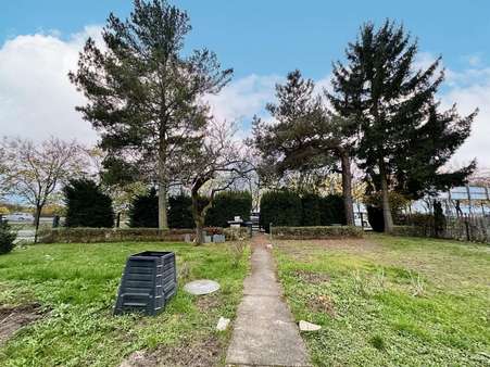 Ansicht Mitte zur Straße - Grundstück in 12623 Berlin mit 1086m² kaufen