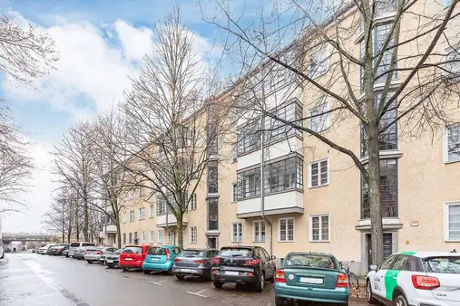2-Zimmer- Wohnung unmittelbar am Treptower Park!