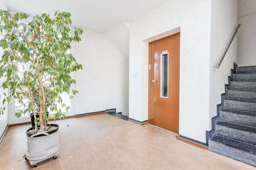 Hausflur - Etagenwohnung in 13589 Berlin mit 78m² kaufen