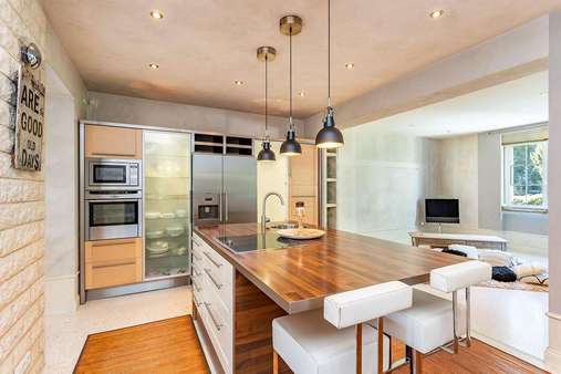 Küche mit Kochinsel - Einfamilienhaus in 12524 Berlin mit 219m² kaufen