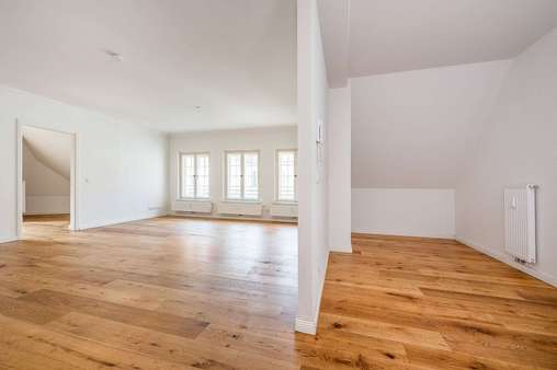 Wohnzimmer mit Diele - Etagenwohnung in 13125 Berlin mit 93m² kaufen
