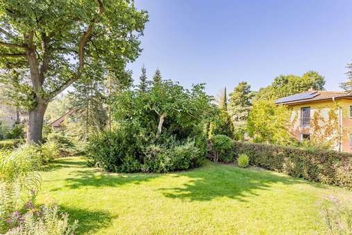 Garten im vorderen Bereich - Einfamilienhaus in 12527 Berlin mit 108m² kaufen