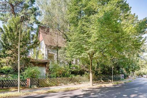 Seitenansicht - Einfamilienhaus in 13465 Berlin mit 140m² kaufen