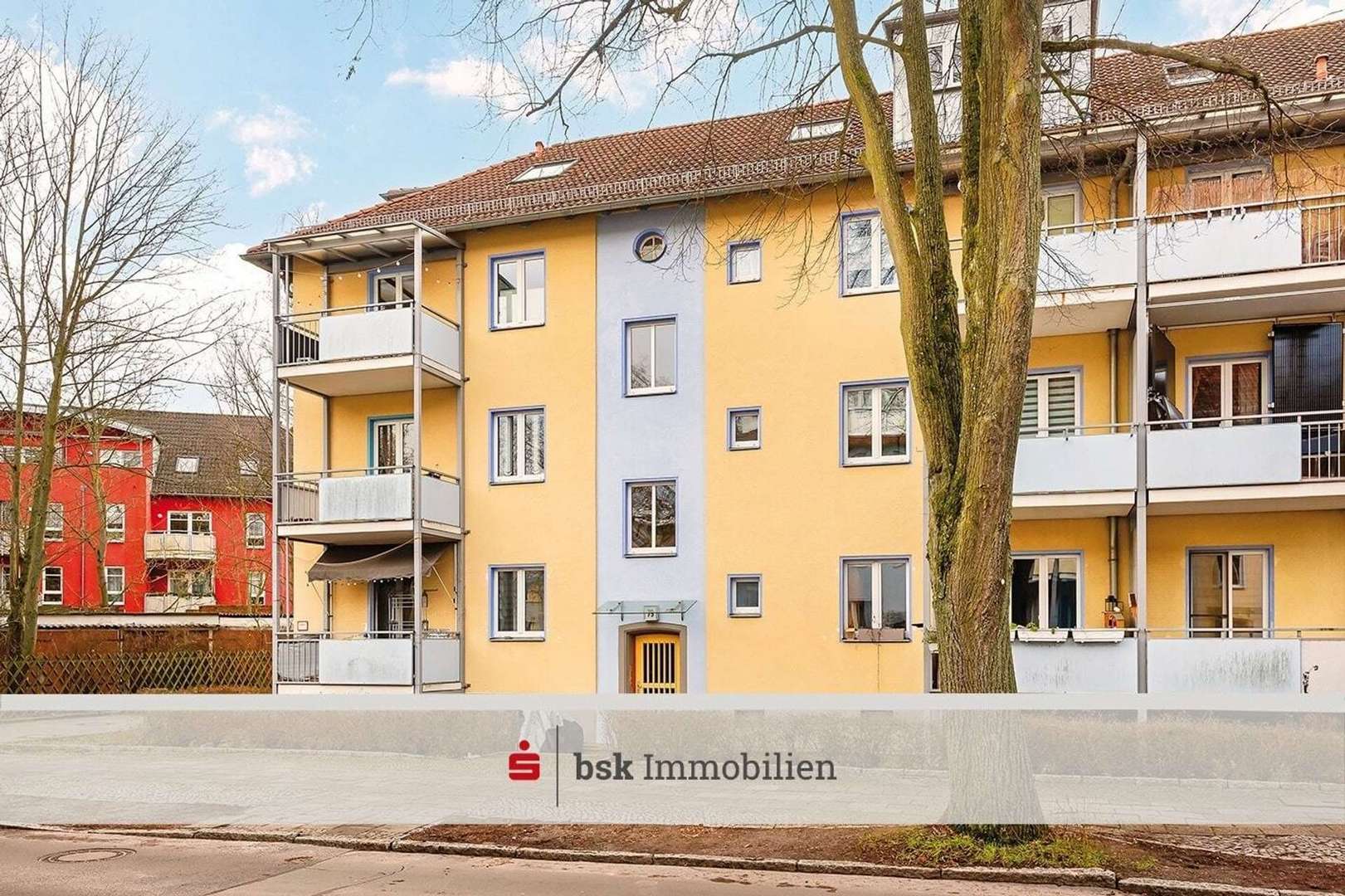 Hausansicht - Etagenwohnung in 12555 Berlin mit 33m² kaufen