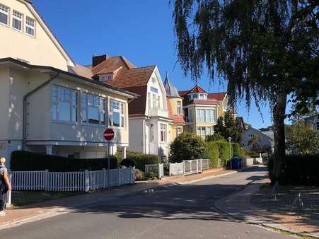seitl.Straßenansicht - Villa in 17429 Heringsdorf mit 315m² kaufen