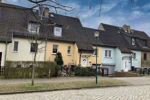 Hausansicht - Reihenmittelhaus in 16562 Hohen Neuendorf mit 114m² kaufen