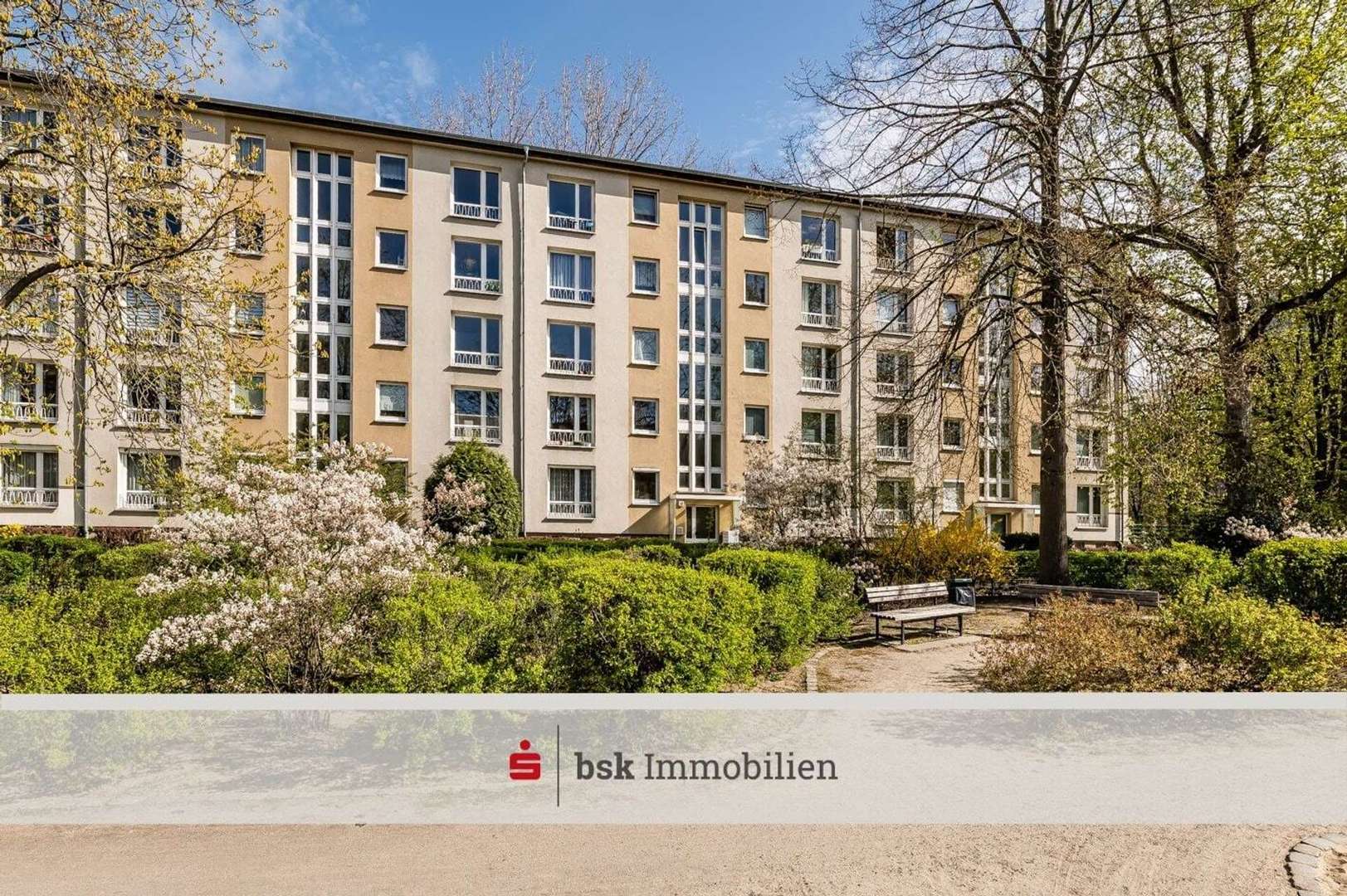 Hausansicht - Erdgeschosswohnung in 10178 Berlin mit 56m² kaufen