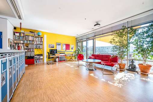 Wohnbereich - Etagenwohnung in 10965 Berlin mit 98m² kaufen