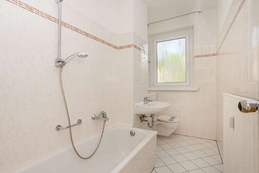 Badezimmer - Etagenwohnung in 13507 Berlin mit 67m² kaufen