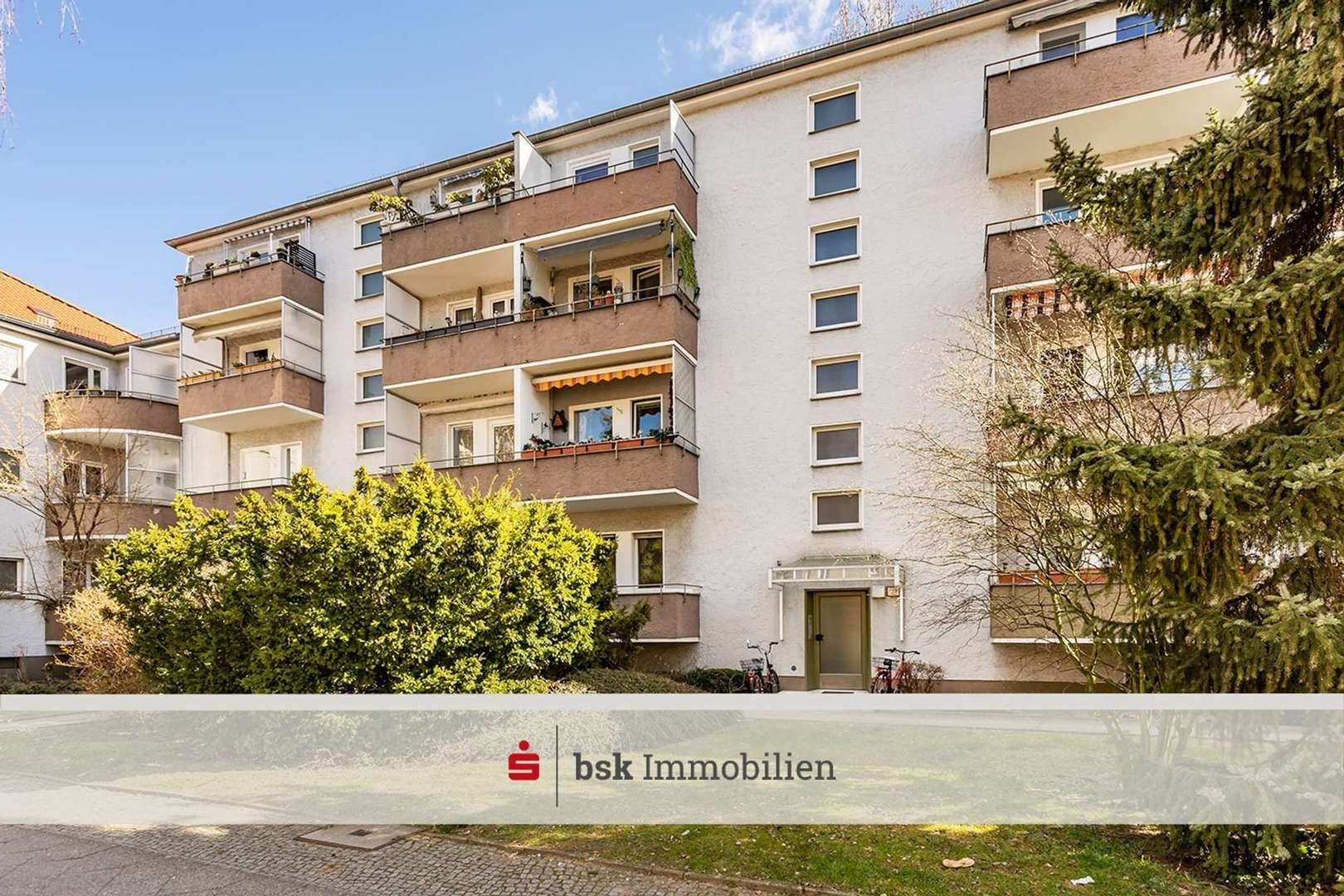 Hausansicht - Erdgeschosswohnung in 12107 Berlin mit 54m² kaufen