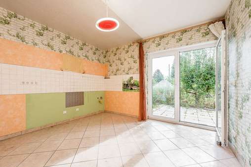 Küche mit Zugang zur Terrasse - Bungalow in 12557 Berlin mit 85m² kaufen