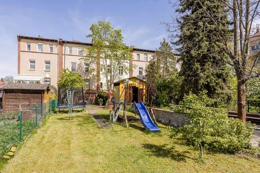 Garten und Rückseite - Reihenmittelhaus in 12489 Berlin mit 153m² kaufen