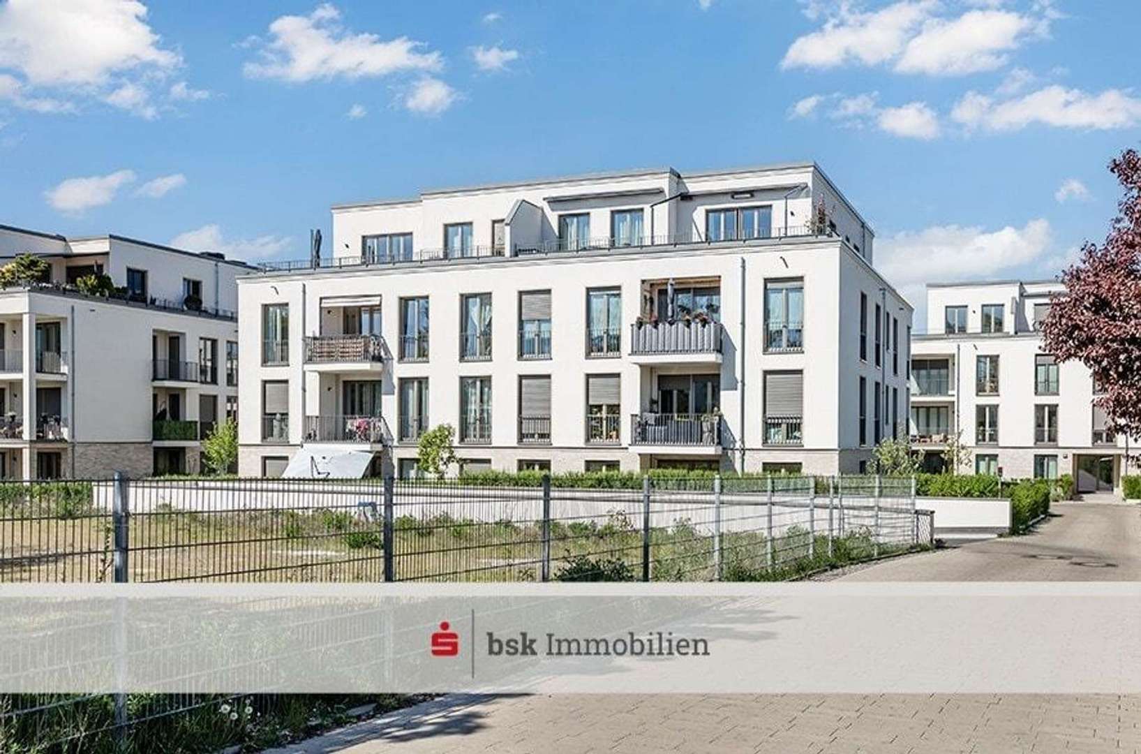 Straßenansicht - Etagenwohnung in 12524 Berlin mit 72m² kaufen