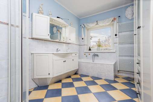 Badezimmer - Etagenwohnung in 12105 Berlin mit 89m² kaufen