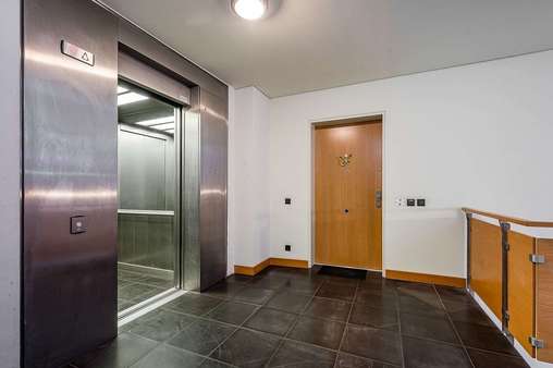 Personenaufzug - Dachgeschosswohnung in 10245 Berlin mit 89m² kaufen