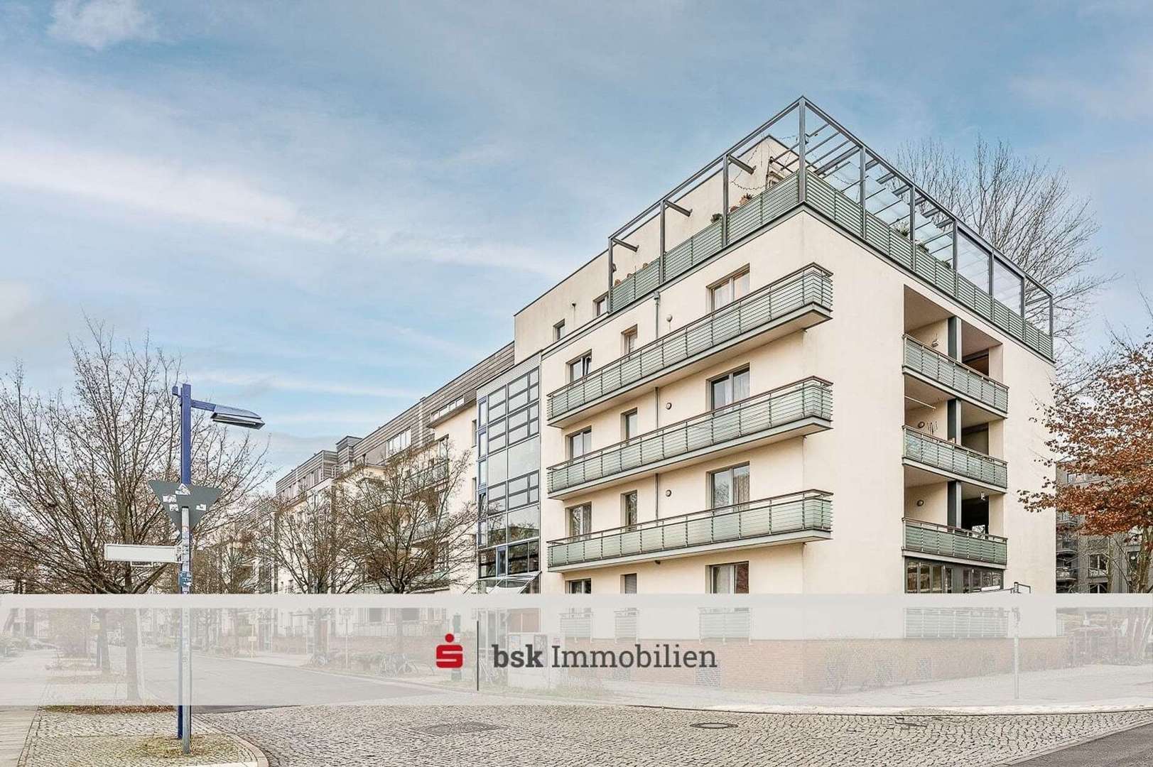 Hausansicht - Dachgeschosswohnung in 10245 Berlin mit 89m² kaufen