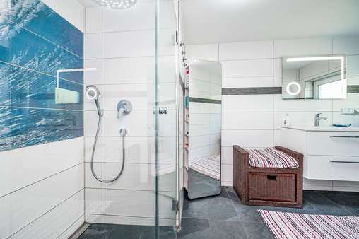 Badezimmer im Haupthaus - Einfamilienhaus in 12526 Berlin mit 189m² kaufen