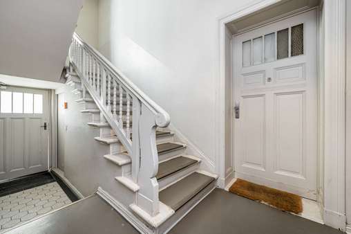 Treppenhaus - Erdgeschosswohnung in 12047 Berlin mit 46m² kaufen