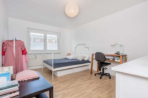 Kinderzimmer Kinderzimmer - Etagenwohnung in 12627 Berlin mit 72m² kaufen