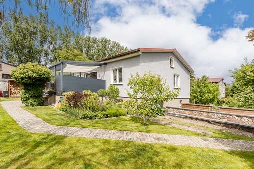 Außenansicht Außenansicht - Einfamilienhaus in 13059 Berlin mit 100m² kaufen