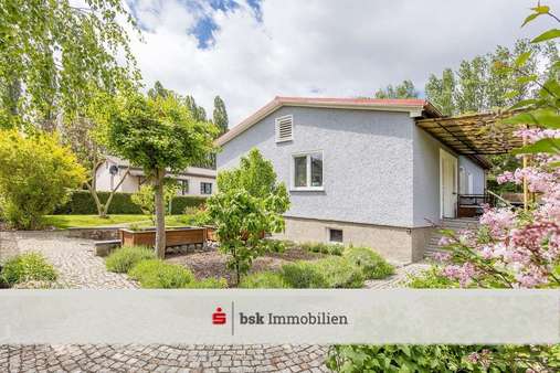 Hausansicht vorne Hausansicht vorne - Einfamilienhaus in 13059 Berlin mit 100m² kaufen