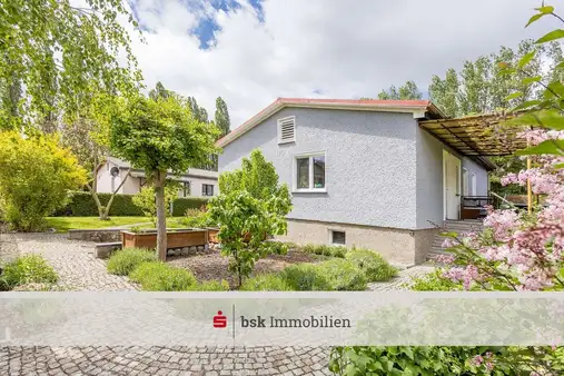 Modernes Einfamilienhaus mit schönem Garten in Berlin-Wartenberg