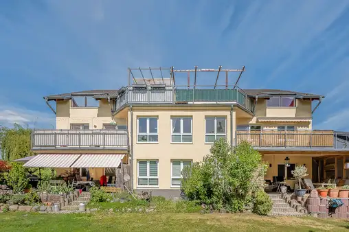 Helle Dachgeschosswohnung mit wunderschöner Dachterrasse