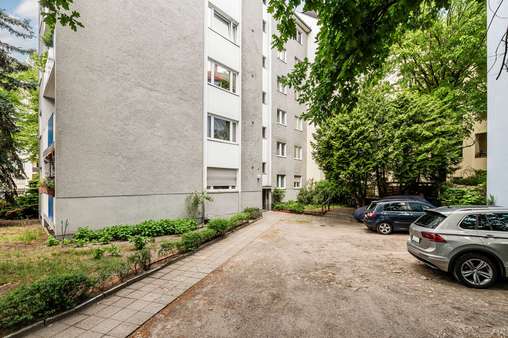 Hauseingang Hauseingang - Mehrfamilienhaus in 10587 Berlin mit 0m² als Kapitalanlage kaufen