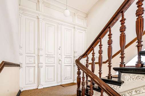 Treppenhaus Vorderhaus Treppenhaus Vorderhaus - Etagenwohnung in 10557 Berlin mit 107m² kaufen