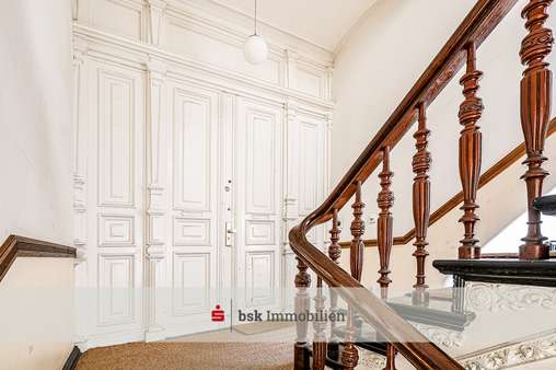 Treppenhaus Vorderhaus - Etagenwohnung in 10557 Berlin mit 77m² kaufen