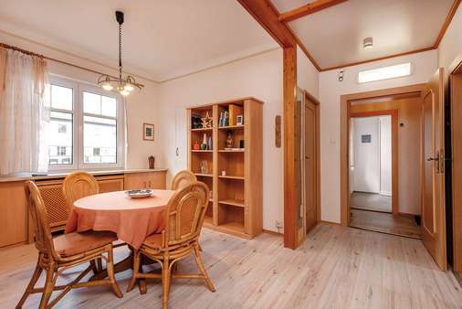 Flur mit Essbereich Flur mit Essbereich - Einfamilienhaus in 12623 Berlin mit 84m² kaufen