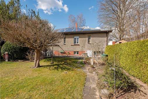 Rückansicht Rückansicht - Einfamilienhaus in 12623 Berlin mit 84m² kaufen