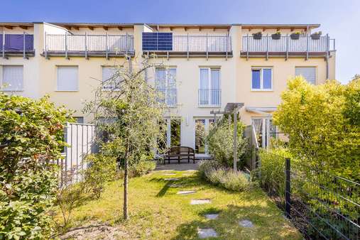 Hausansicht Hausansicht - Reihenmittelhaus in 12524 Berlin mit 140m² kaufen