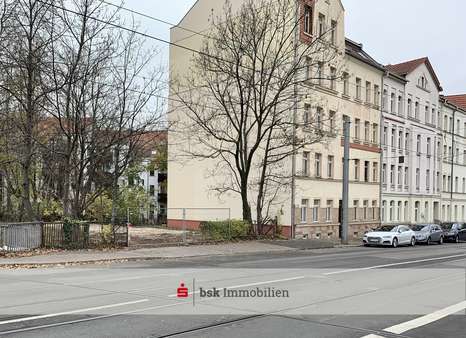 Aktuelle Straßenansicht - Mehrfamilienhaus in 04315 Leipzig mit 842m² als Kapitalanlage kaufen