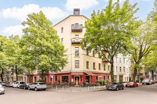 Straßenansicht Straßenansicht - Dachgeschosswohnung in 10781 Berlin mit 137m² kaufen